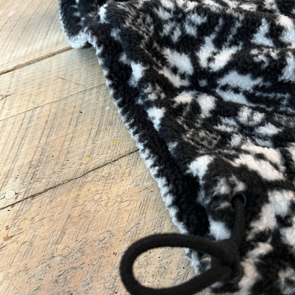 DSG Fair Isle Small Quarter Zip Black&White Snowflake Patterned Women's Fleece - Picture 3 of 9